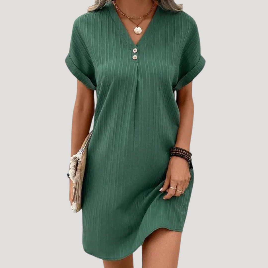Robe courte texturée chic pour femme, avec col V élégant. Idéale pour printemps/été, mode et polyvalente.