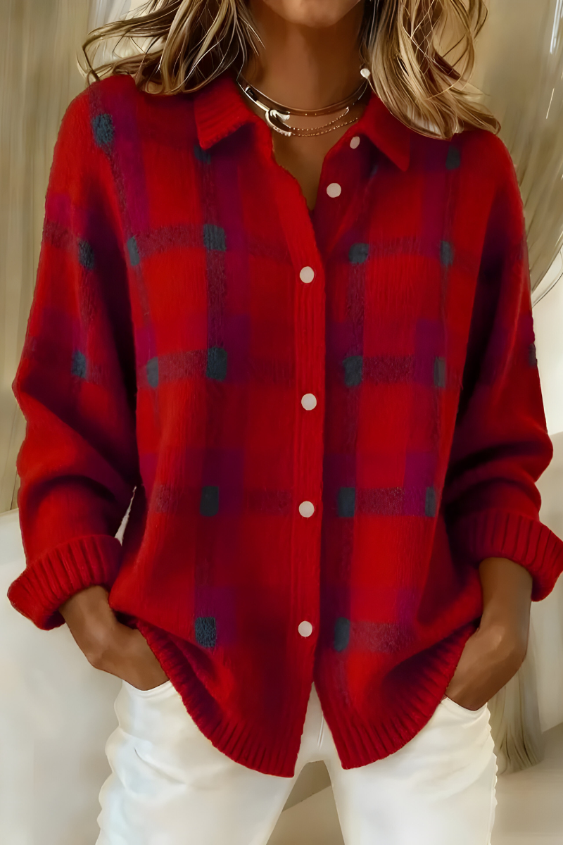 Cardigan chic femme à carreaux, idéal pour un look décontracté ou élégant en mode automne-hiver.