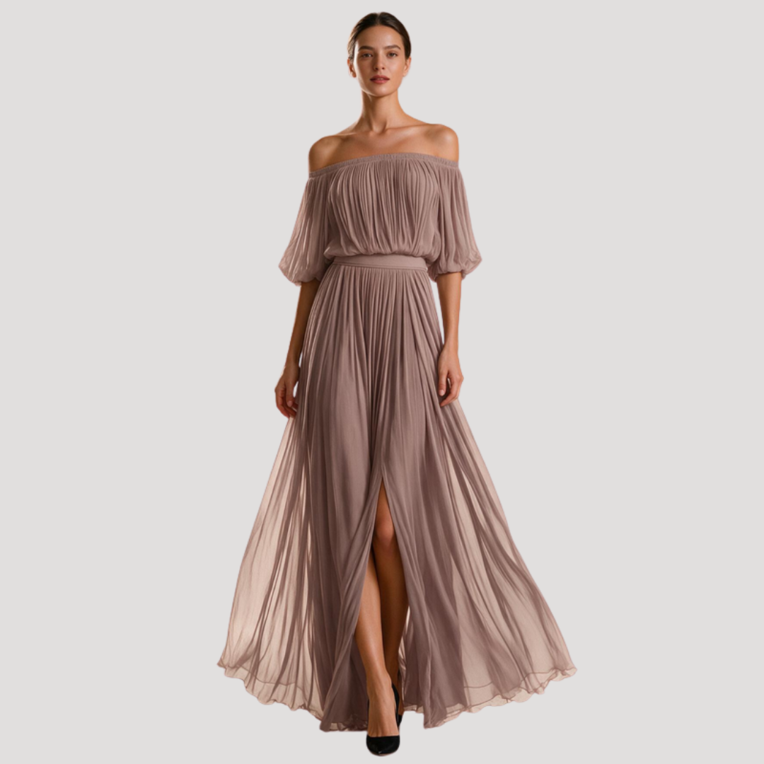 Robe maxi femme plissée et fluide, très chic pour une soirée spéciale ou un événement de mariage.