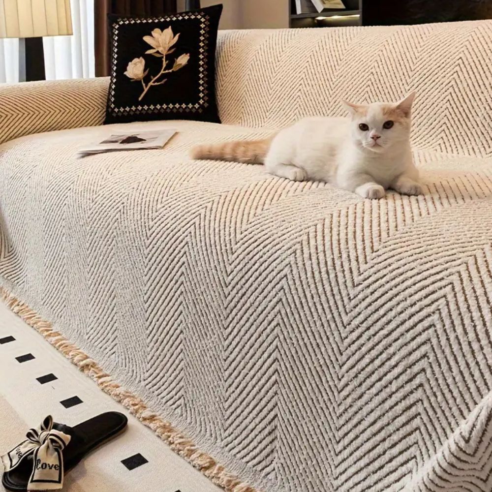 Housse de canapé chevron élégante pour protection et style du salon.