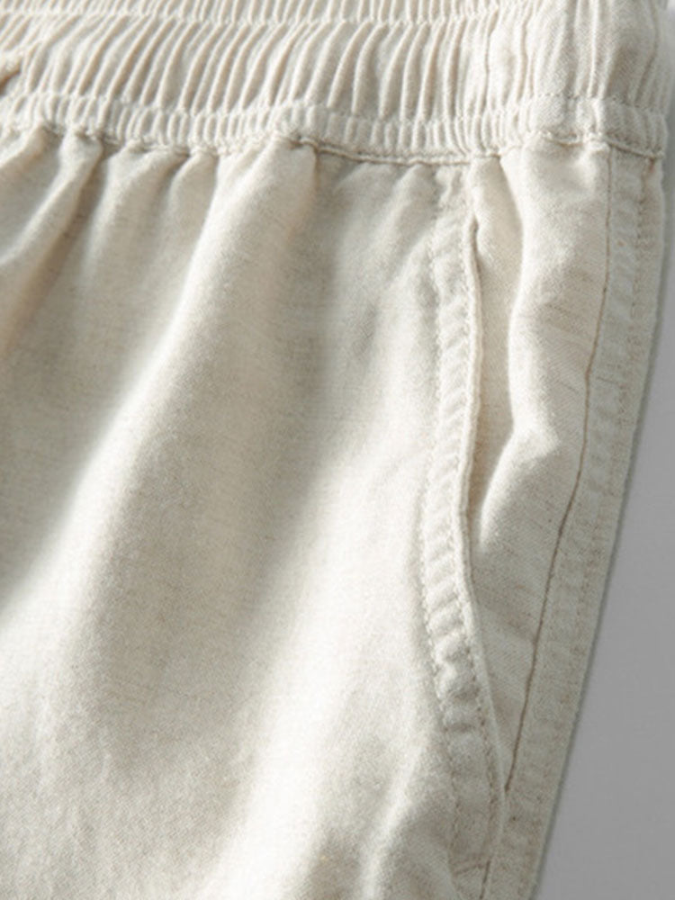 Texture du lin de l'ensemble homme été. Chemise manches courtes et pantalon décontracté doux et respirant.