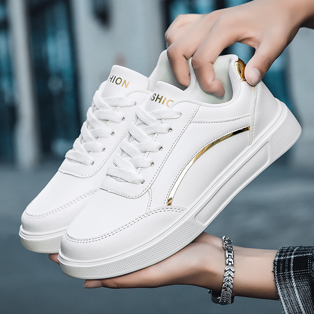 Baskets blanches élégantes pour femmes, parfaites pour un look décontracté chic et un confort quotidien.