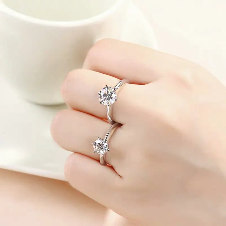 Bague moissanite solitaire ronde pour femme en argent sterling, certifiée GRA, idéale fiançailles.
