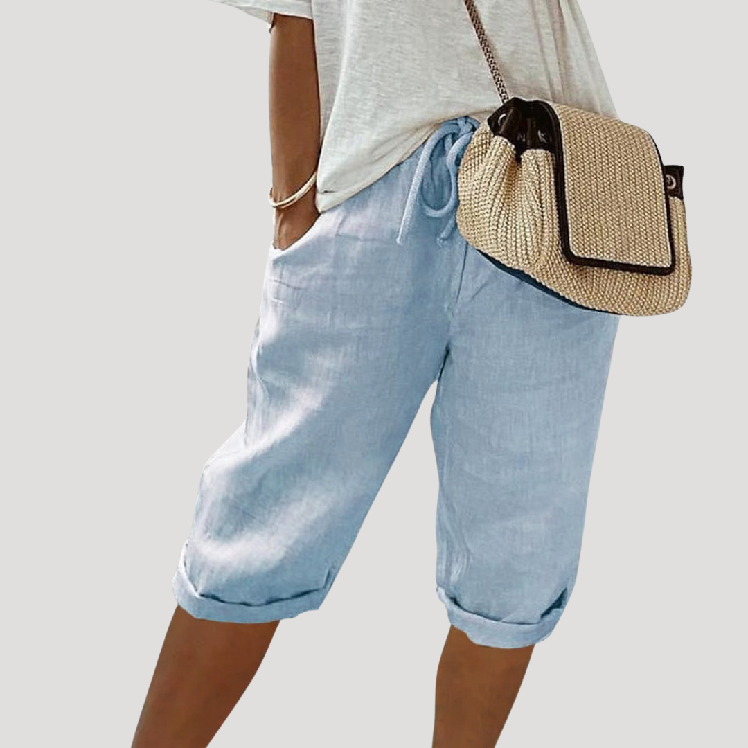 Bermuda femme tendance, léger et respirant, avec taille élastique pour un confort optimal en été.