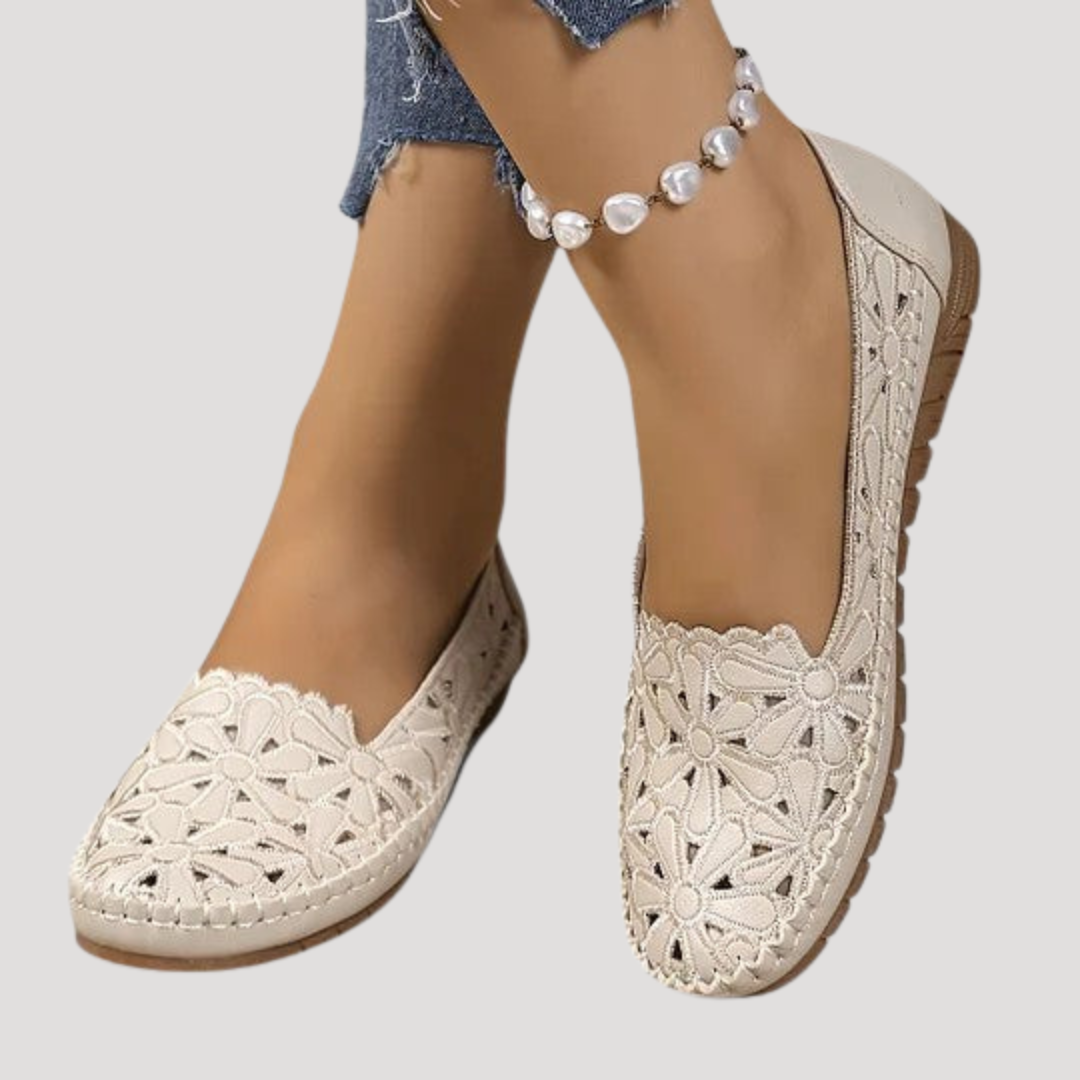 Chaussures plates ajourées femme, confortables et élégantes pour le printemps-été. Style décontracté parfait au quotidien.