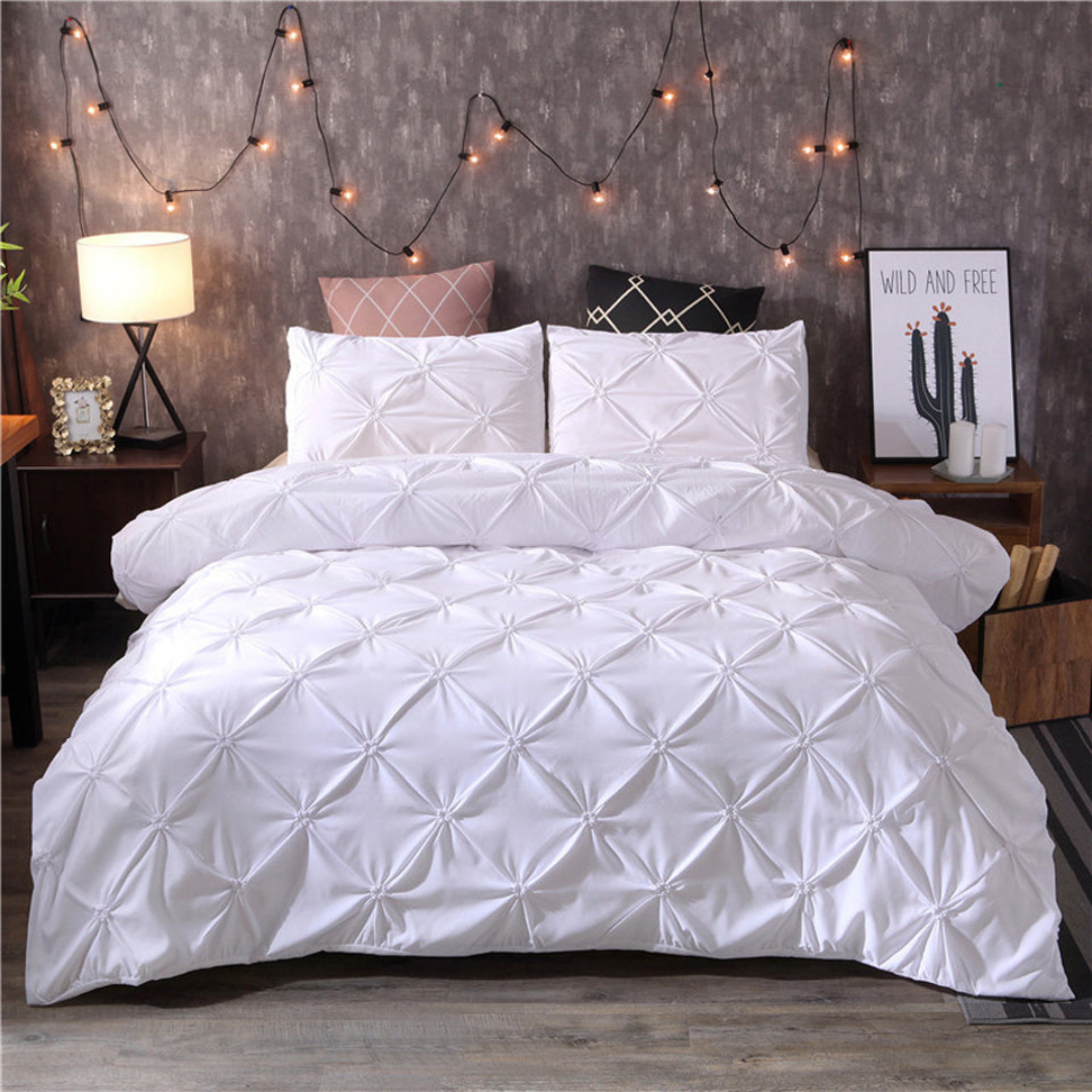 Ambiance sereine avec cette housse de couette luxueuse. Profitez d'un sommeil doux et d'une literie respirante.
