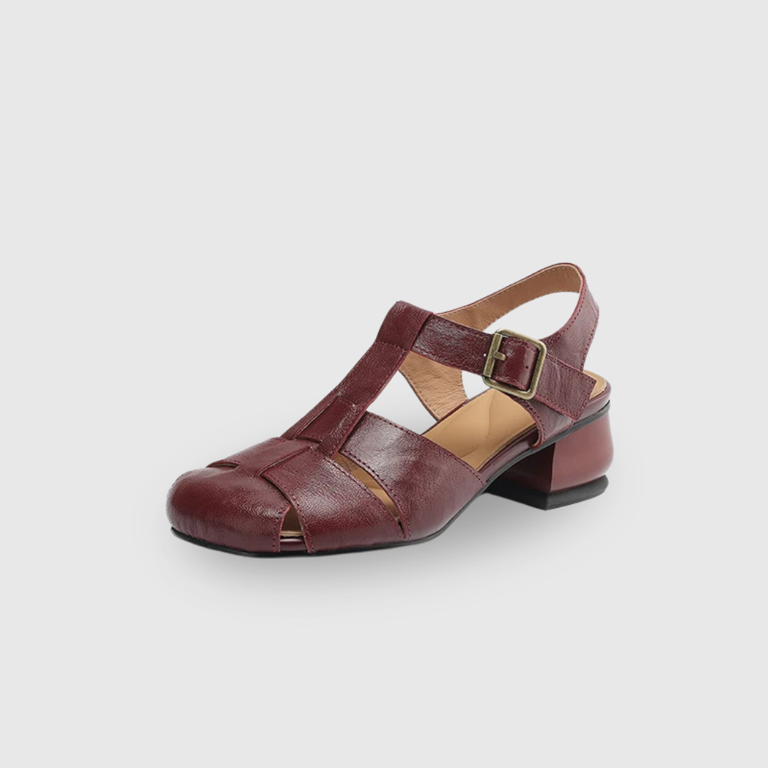 Paire de chaussures Coralia confortables pour femmes, talon épais polyvalent, bout carré. Style décontracté ou habillé.