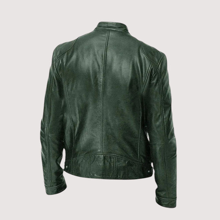 Veste homme bleue, style intemporel, coupe ajustée. Confort et allure assurée pour la mode masculine.
