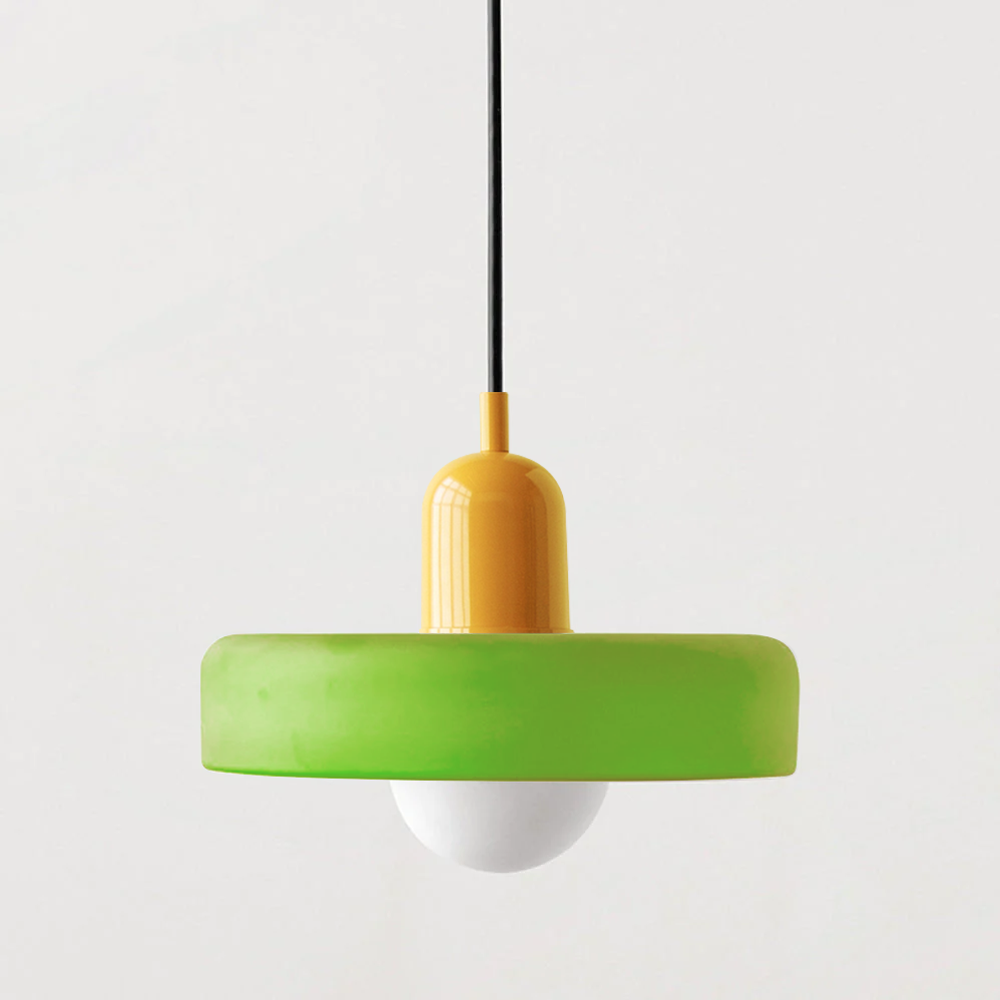 Lampe suspendue Bauhaus, verre coloré, pour une décoration qui ne passe pas inaperçue.
