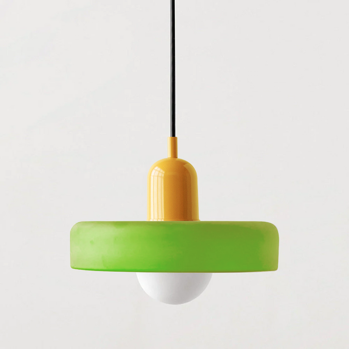 Lampe suspendue Bauhaus, verre coloré, pour une décoration qui ne passe pas inaperçue.