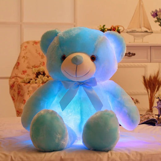 Veilleuse enfant LumiBear, une peluche douce avec lumière LED apaisante, assure un sommeil serein et sécurisé.