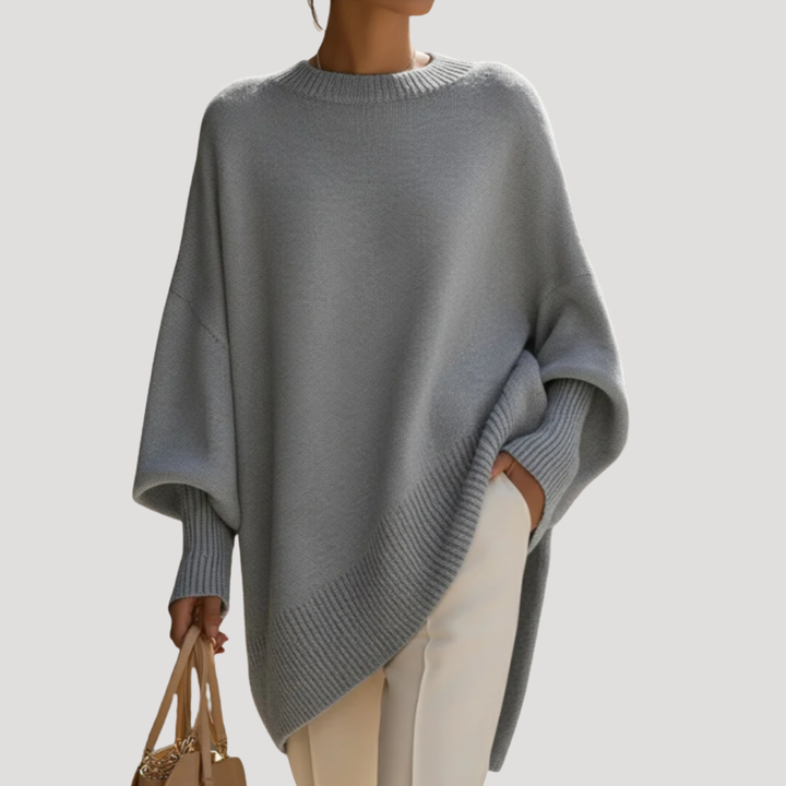 Pull poncho femme noir oversize, design épuré, style décontracté et élégant pour la mode actuelle.
