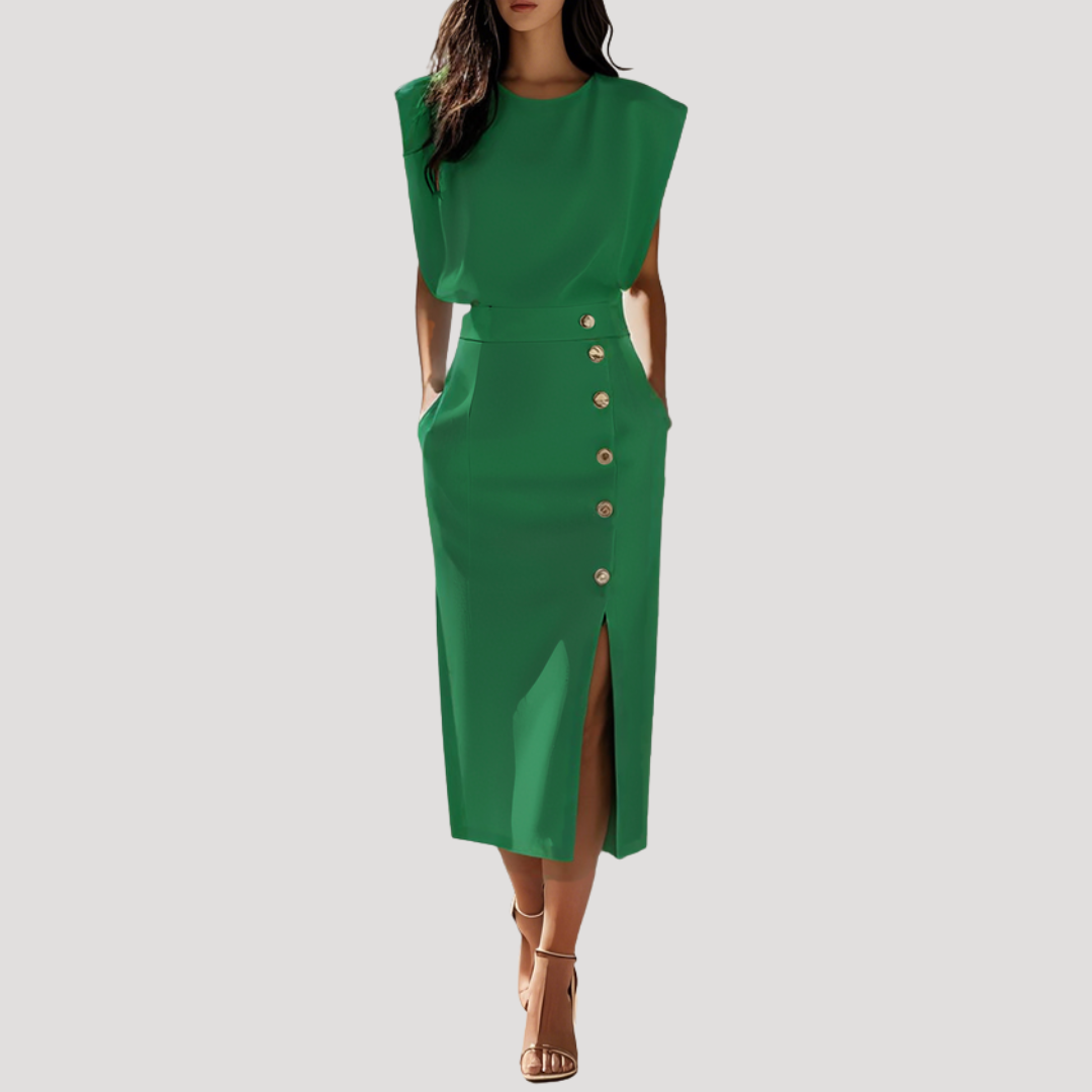 Détail d'une robe midi boutonnée pour femme, sans manches, avec ceinture. Style élégant et décontracté.