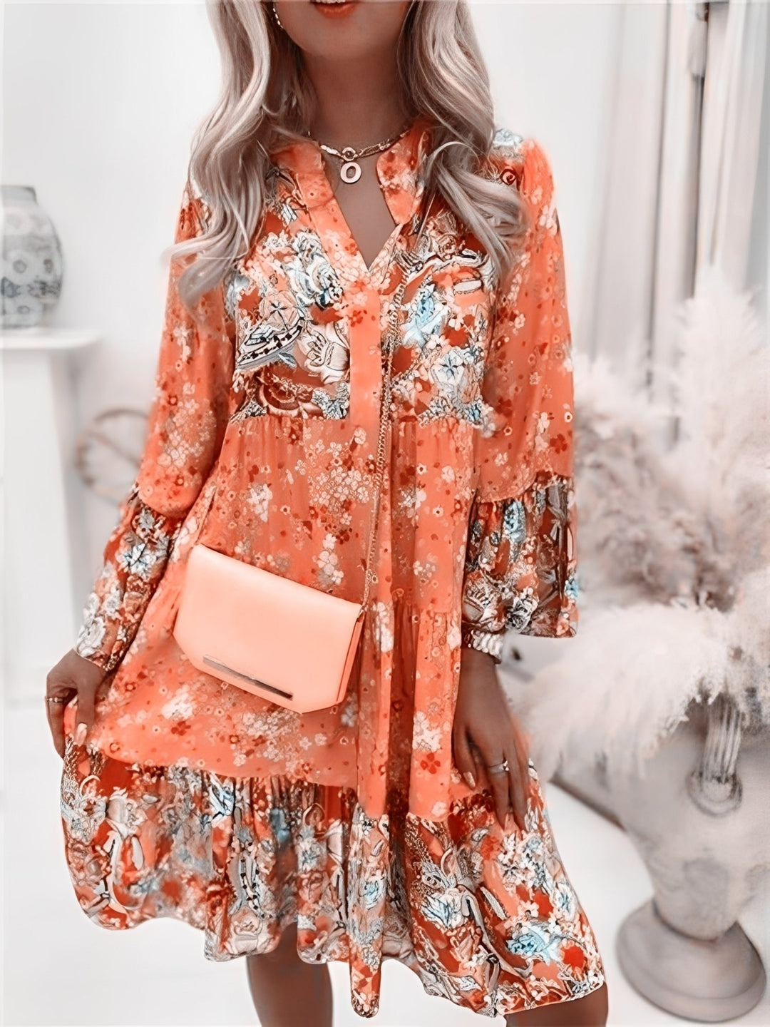Mini robe de soirée femme élégante, coupe ample et confortable, parfaite pour événements chics et festifs.