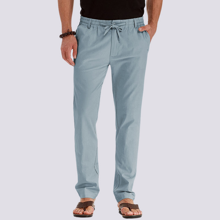 Coupe moderne et confortable du pantalon cargo homme. Parfait pour un style décontracté, fonctionnel et stylé en été.