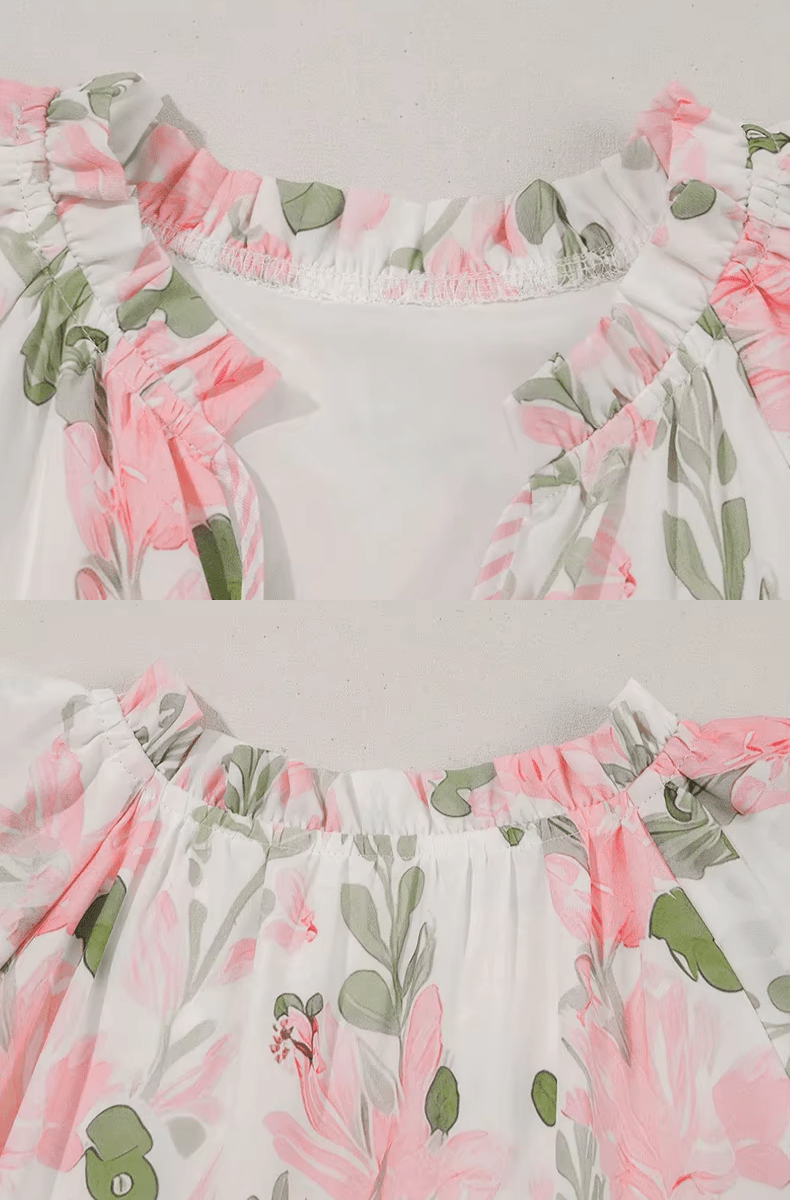 Robe courte florale Aura, un mélange de rayures et fleurs bleues/roses. Style féminin et confortable pour l'été.