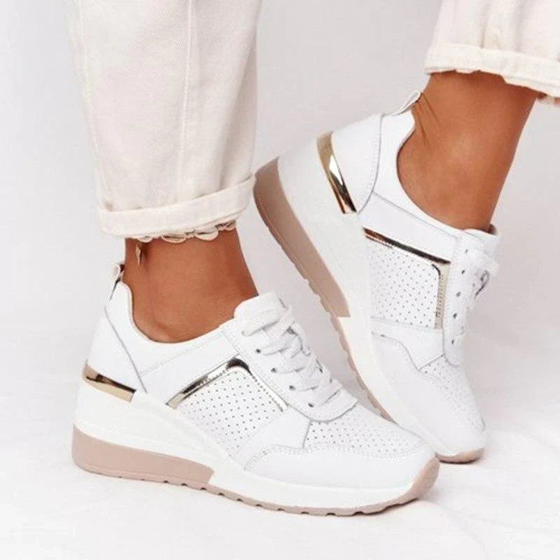 Détail du design des baskets Nova. Mode femme, style moderne, chaussures confortables et aérées.