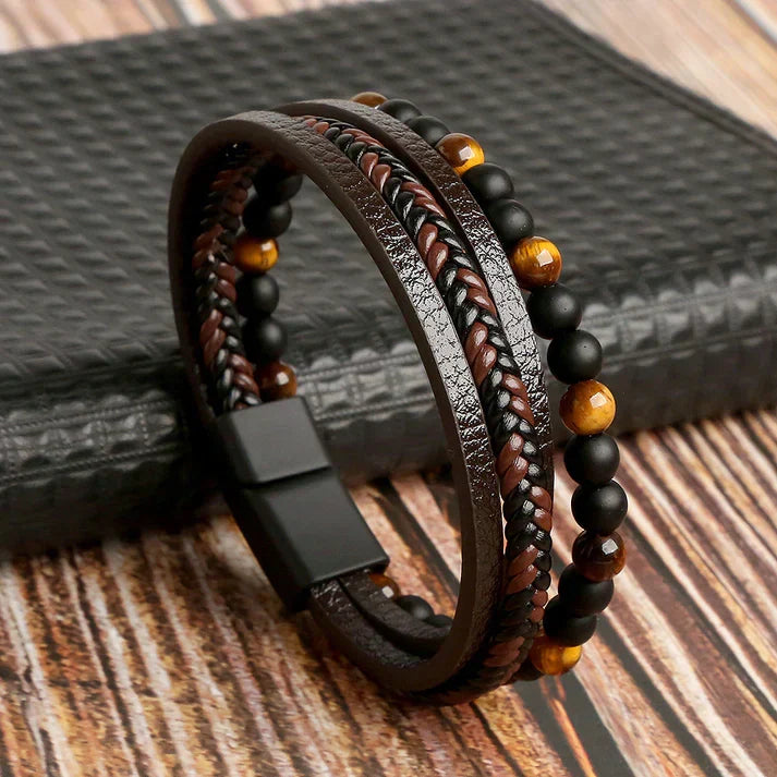 Bracelet homme en cuir véritable marron, design multicouche audacieux. Look élégant et moderne.