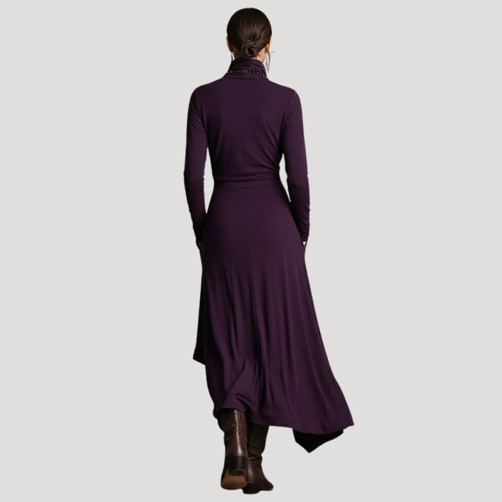 Robe longue fluide femme, manches longues et col drapé. Élégante, confortable, parfaite pour une tenue chic.