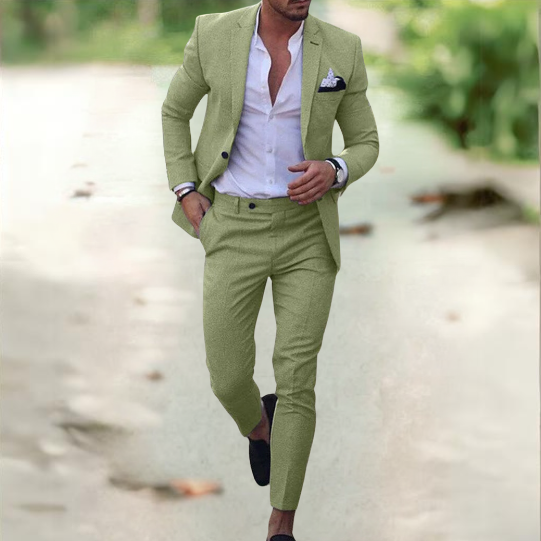Détails du blazer costume homme slim fit: revers, poches. Tenue formelle parfaite pour mariage ou soirée.