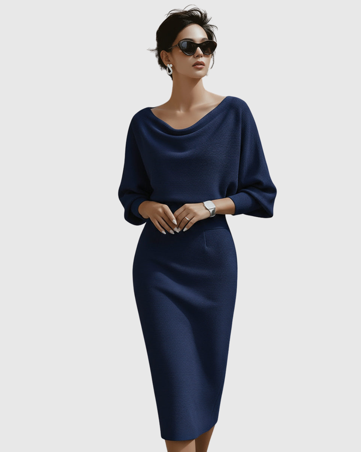 Robe midi femme tendance, drapée pour un style sophistiqué. Parfaite pour une allure élégante en soirée.