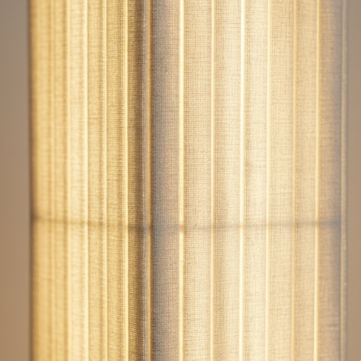 Lampe de salon/chambre japonaise moderne, lumière douce chaleureuse, style minimaliste, décor zen.