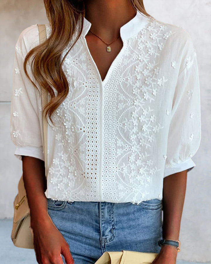 Vêtement femme Emelia: blouse chic à manches bouffantes. Tendance mode, idéal pour le bureau ou une sortie estivale.