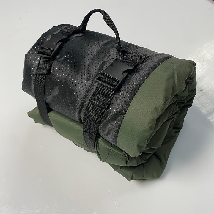 Accessoire essentiel pour chien : tapis de voyage pliable et imperméable, idéal pour votre animal en extérieur.