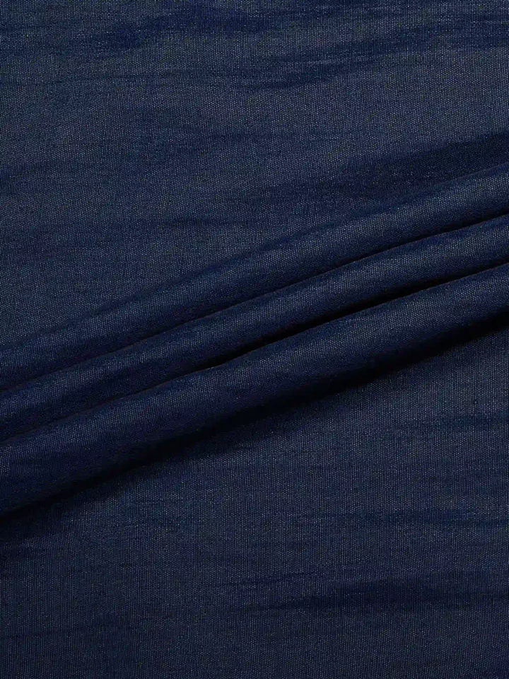 Robe maxi fluide et féminine, sans manches, avec volants, parfaite pour l'été et les occasions décontractées.