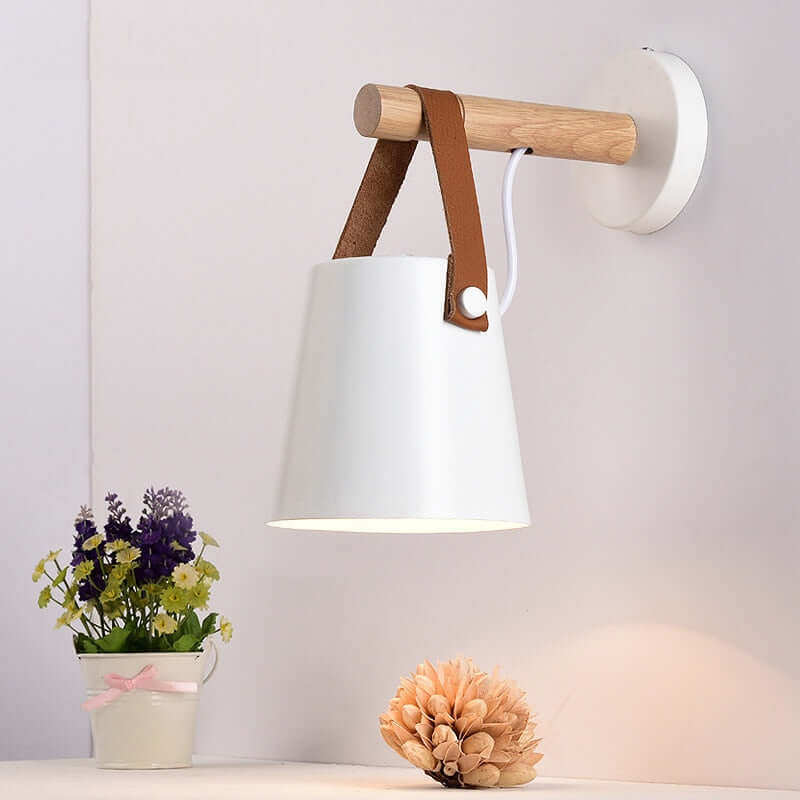 Nordisk Vägglampa i Metall och Trä - Modern Design