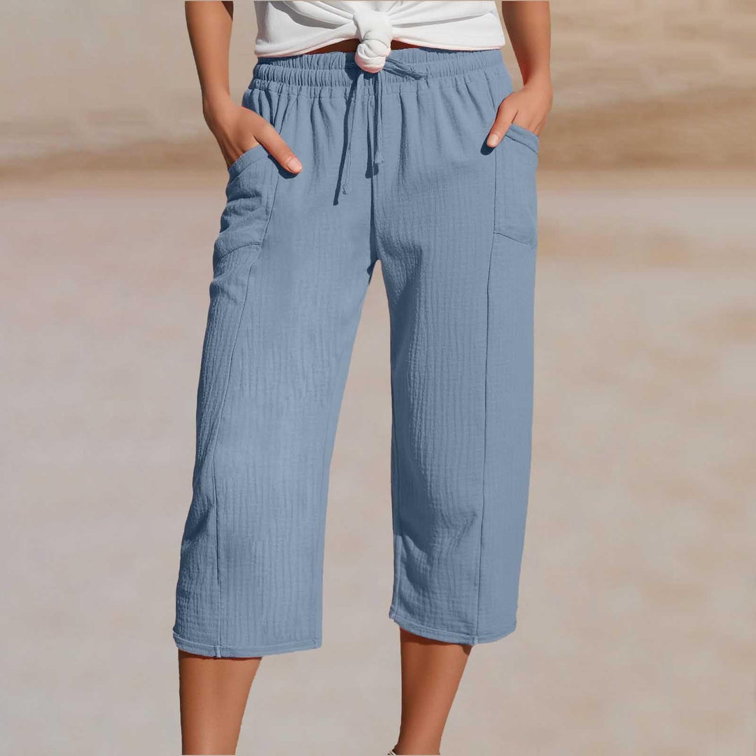 Pantalon d'été femme en coton lin respirant, coupe cropped fluide et confortable.