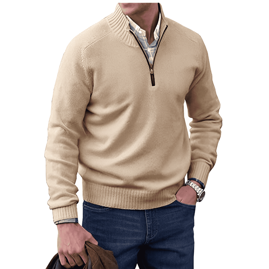 Pull zippé homme élégant, col montant. Coupe moderne, parfait pour un look casual chic ou formel.
