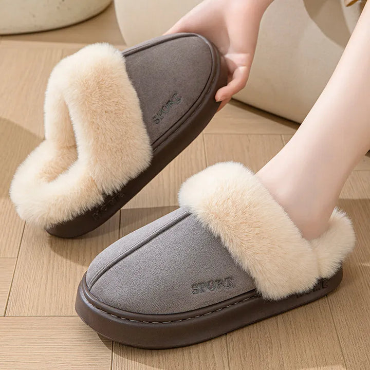 Chaussons femme en matière douce, offrant chaleur ultime et confort intérieur.