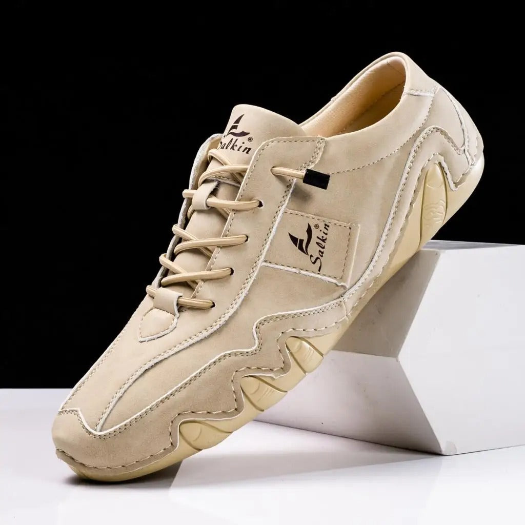 Modèle de chaussures hommes orthopédiques, offrant un confort supérieur et un soutien de la voûte plantaire.