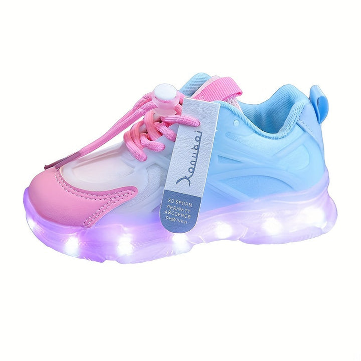 Baskets de sport lumineuses avec lumières LED intégrées pour enfants actifs.