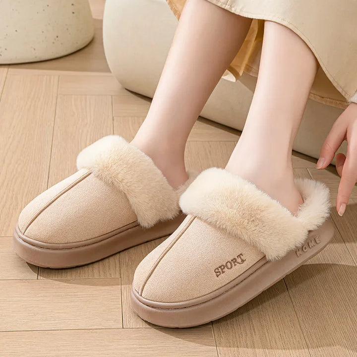 Chaussons d'hiver femme moelleux et chauds, garantissant douceur et confort aux pieds.