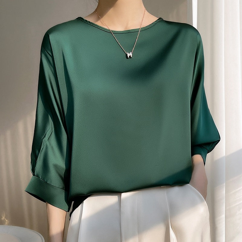 Chemisier femme fluide et léger, col rond, manches courtes, pour un style chic et confortable.