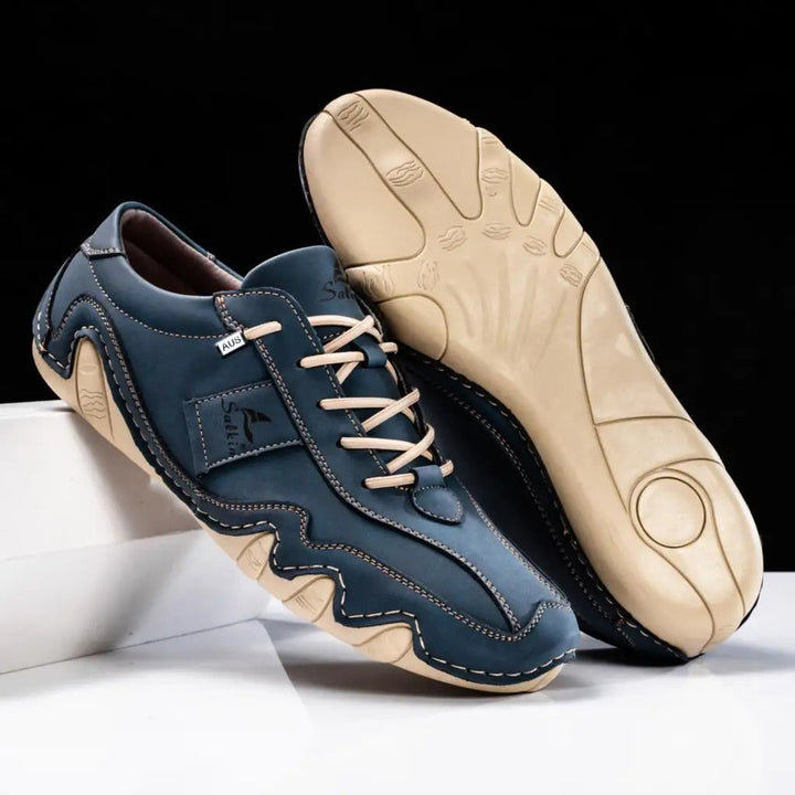 Paire de chaussures orthopédiques pour hommes, offrant soutien voûte, confort et un look élégant.