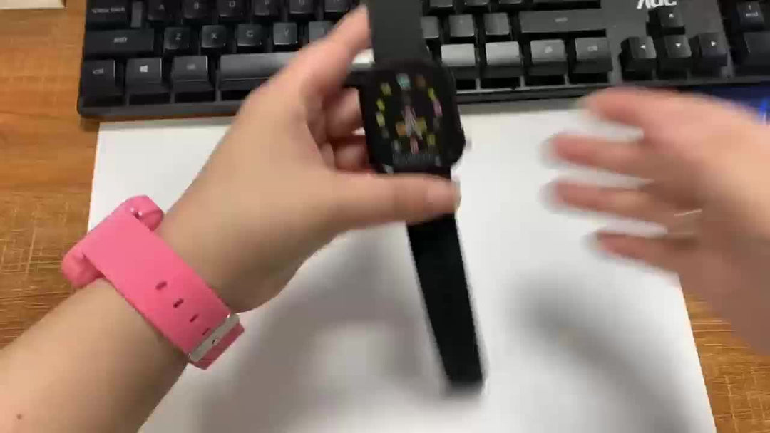 Montre enfant bleue, gadget ludique et éducatif avec podomètre, caméra et lecture de musique.
