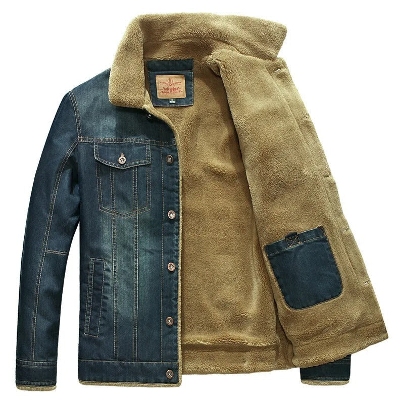 Veste en jean homme bleue résistante, chaude pour l'hiver. Un choix durable pour une tenue décontractée et tendance.