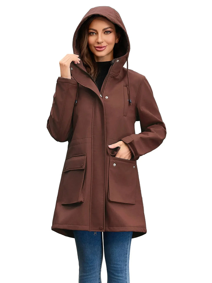 Veste extérieure femme légère, imperméable, parfaite pour superposer en automne et hiver.