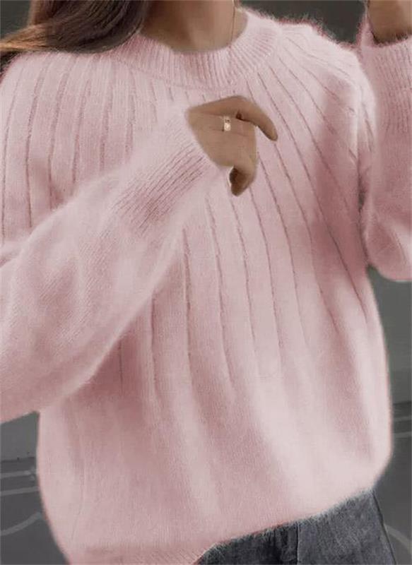 Pull femme mode en maille douce, style décontracté chic. Parfait pour rester confortable et élégante en hiver.