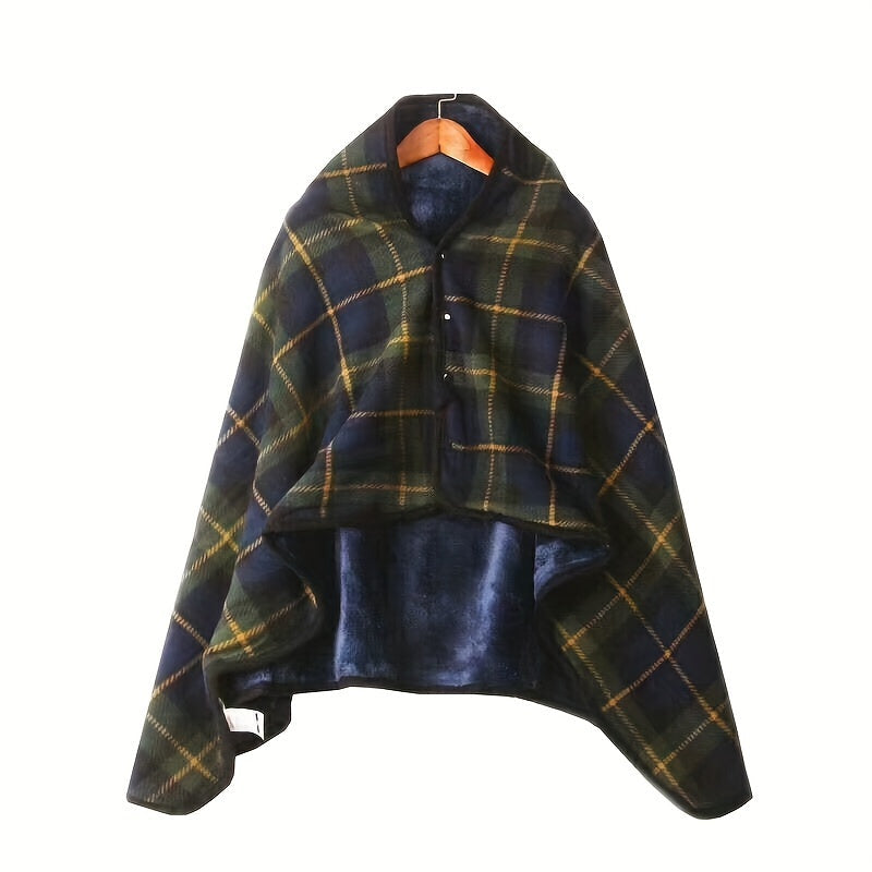 Personne relaxant sous une couverture polaire portable douce, profitant de la chaleur et du confort.