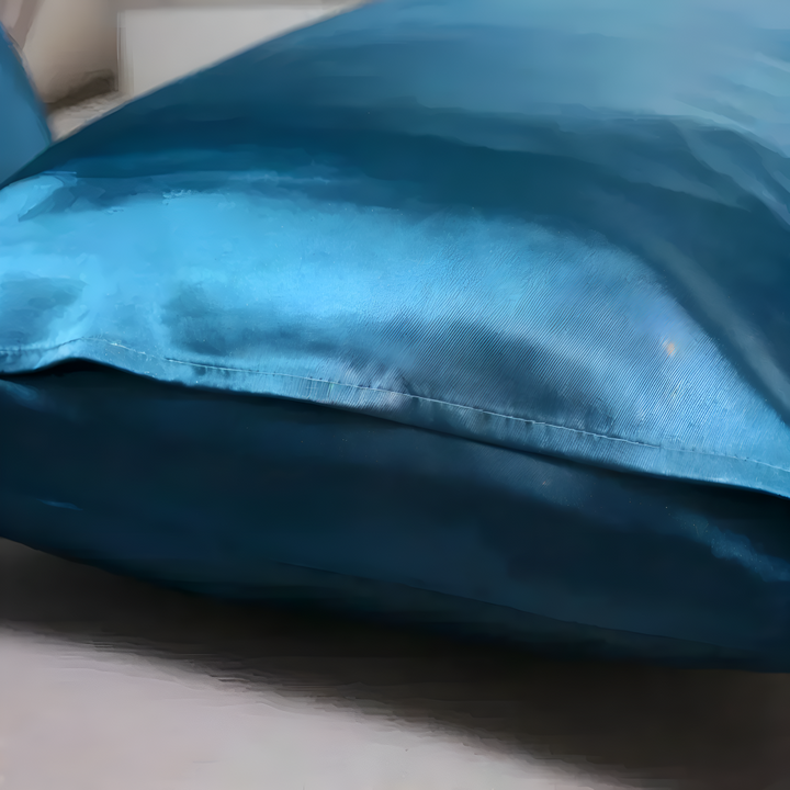 Taie d'oreiller unie en polyester, parfaite pour toute décoration de chambre à coucher.