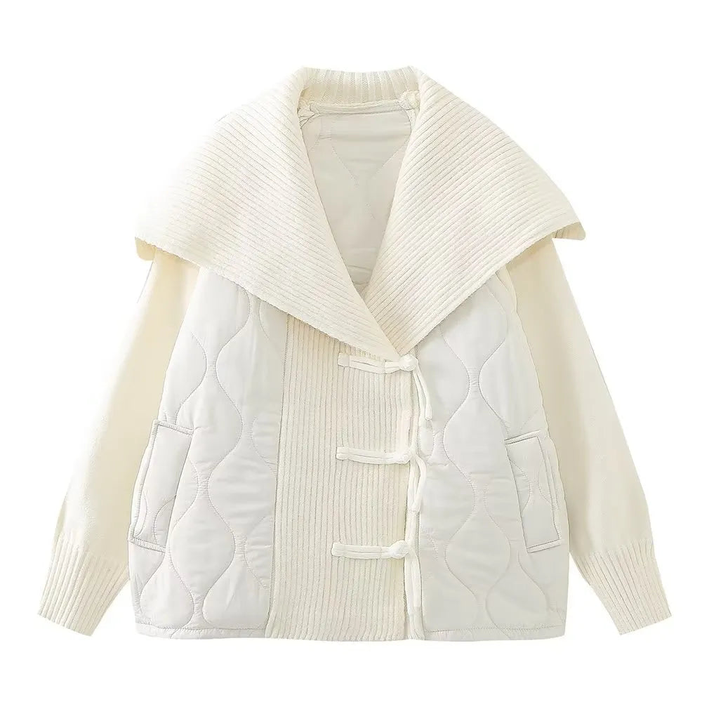 Pull femme confortable oversize à col marin. Parfait pour la saison automne-hiver, allie mode décontractée et style.