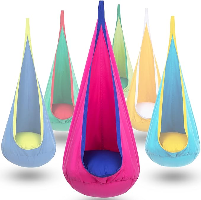 Chaise suspendue confortable en coton, idéale pour la détente intérieure ou le jeu d'enfant coloré.
