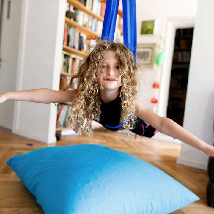 Balançoire sensorielle pour l'intégration des sens. Aide enfant autiste, TDAH. Détente assurée.