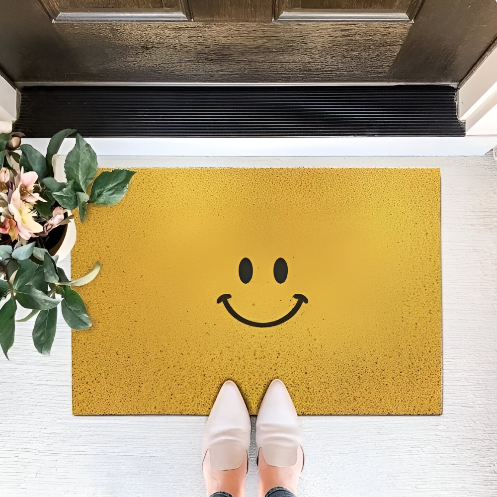 Tapis d'entrée antidérapant en PVC, design sourire, pour accueillir la maison avec propreté.