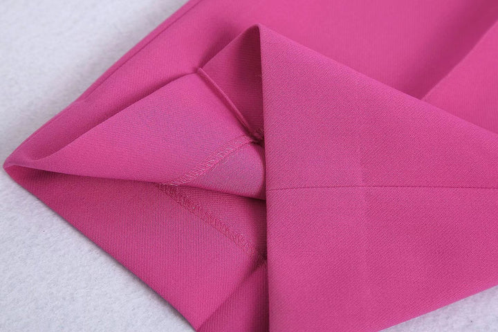 Pantalon rose coupe droite femme, confort et élégance pour ensemble de bureau.