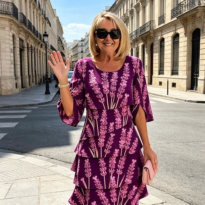 Élégante robe lavande imprimée, manches fendues et volants délicats. Parfaite pour femme chic.